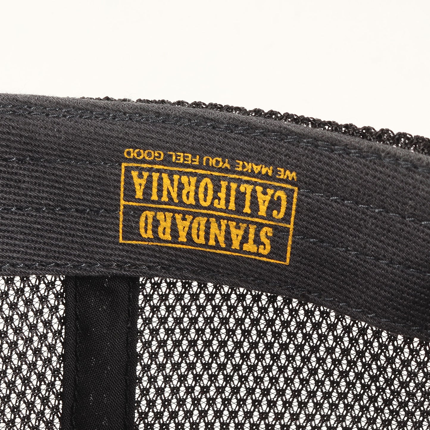 24AW ボックスロゴ パッチ 刺繍 メッシュ トラッカー キャップ (SD Box Logo Patch Mesh Cap)