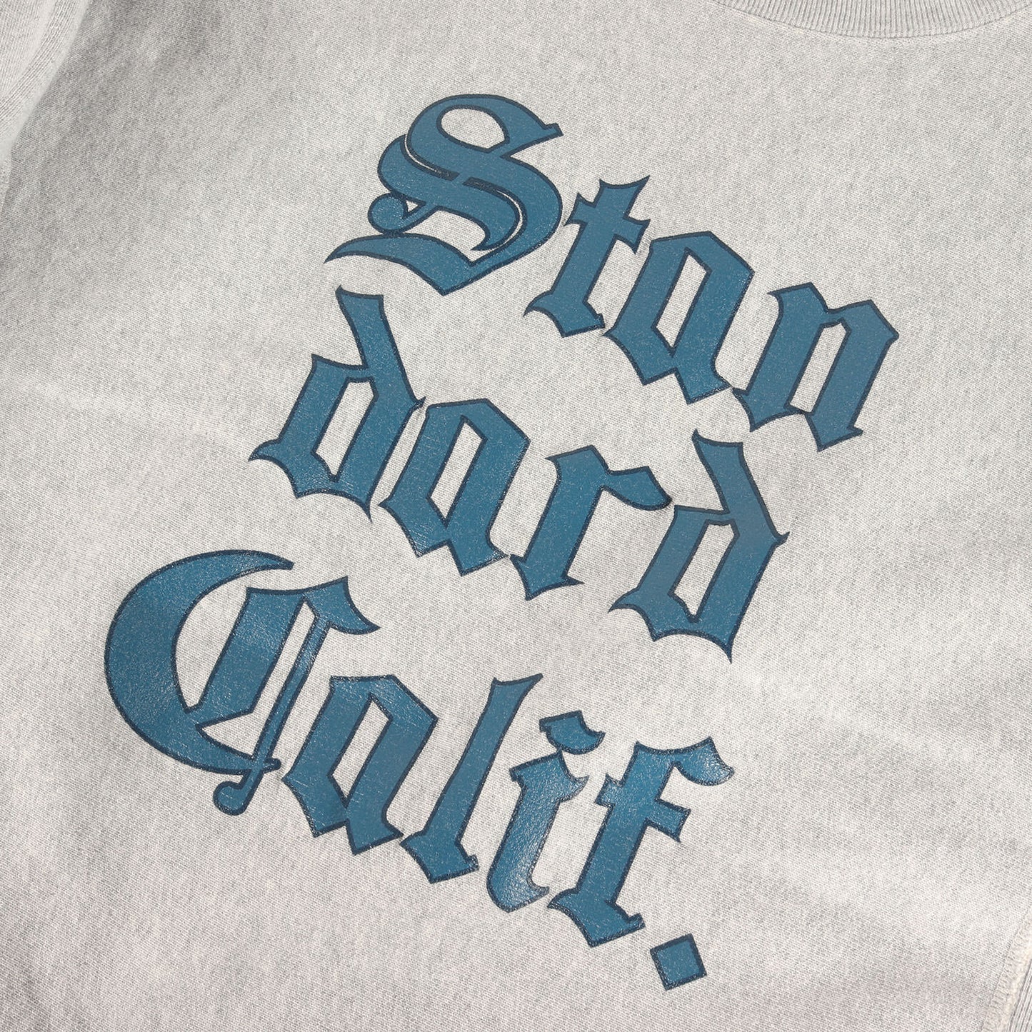 22AW × Champion 単色タグ オールドイングリッシュ ロゴ リバスウィーブ スウェット (CHAMPION × SD Reverse Weave Crew Sweat Official Store Limited)