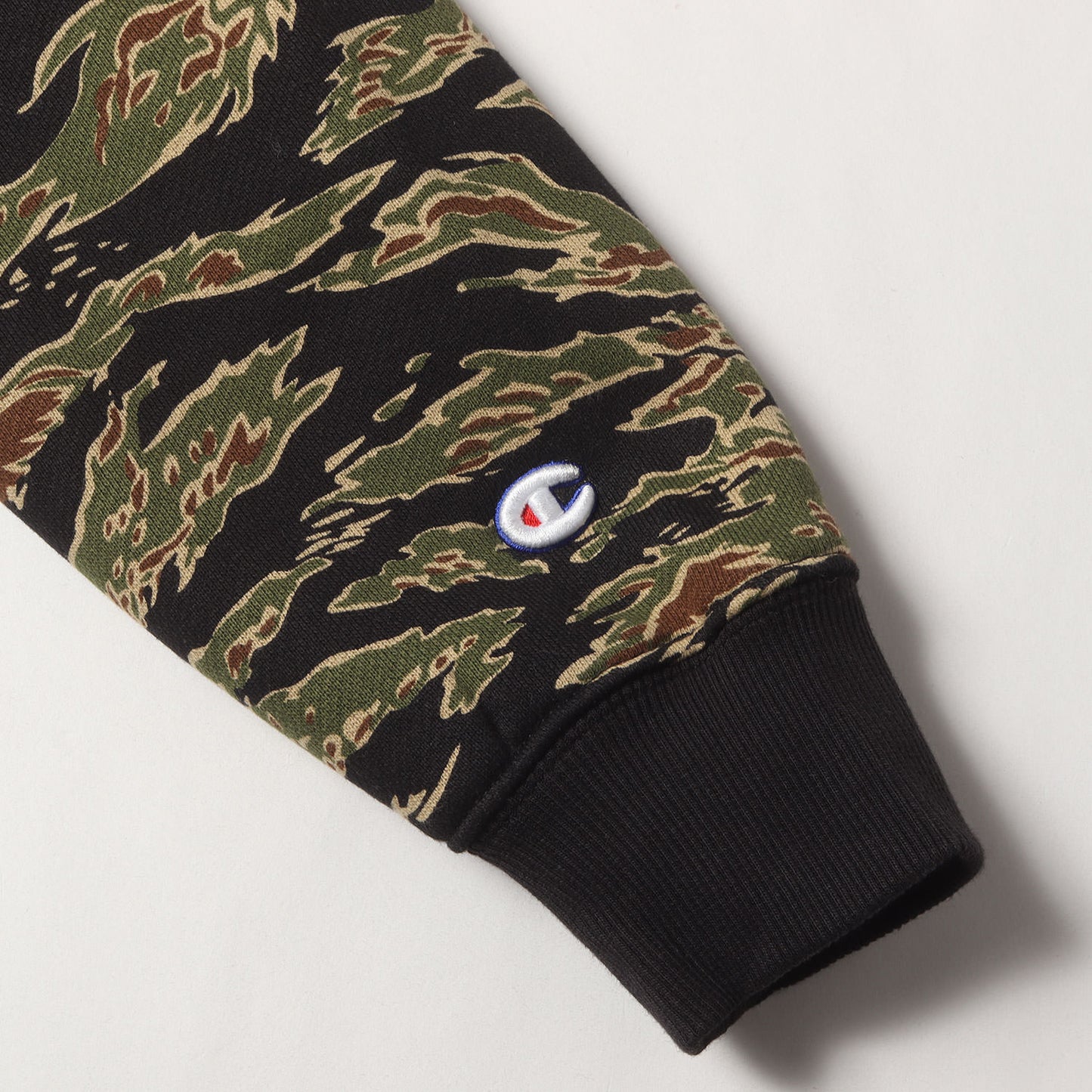 24AW × Champion バックロゴ タイガーカモ スウェット パーカー