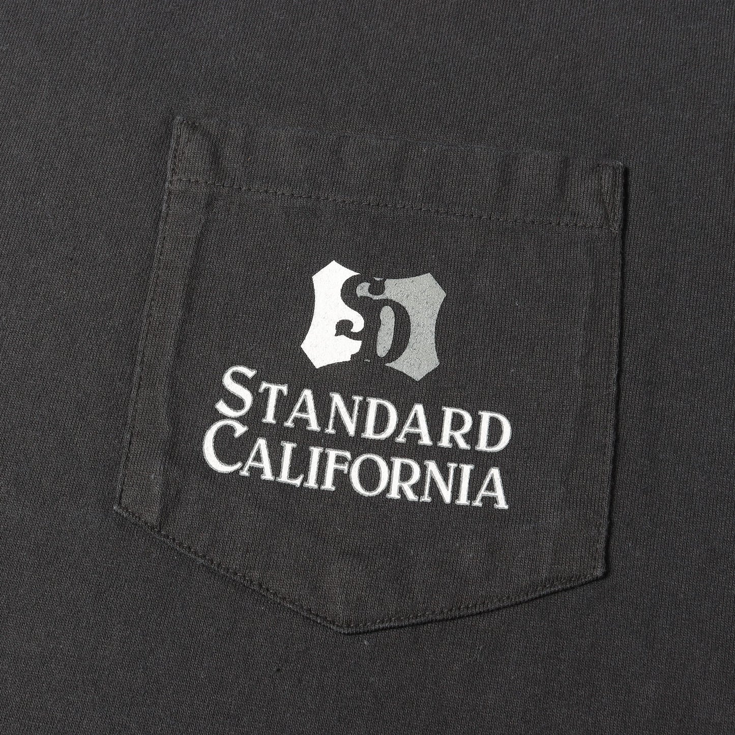 25SS シールドロゴ ヘビーウェイト ポケット Tシャツ (SD Heavyweight Shield Logo Pocket T)