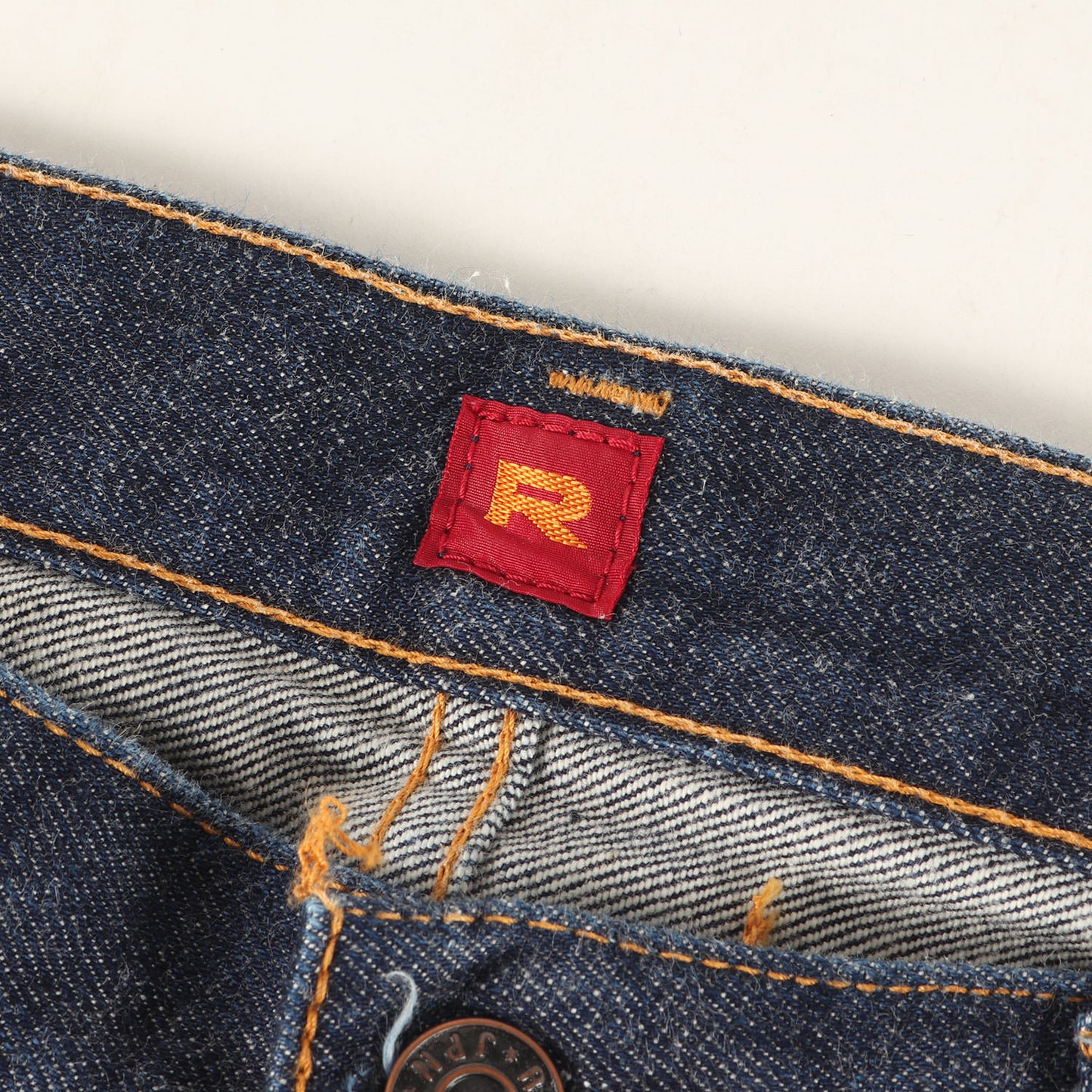 712 テーパード デニムパンツ