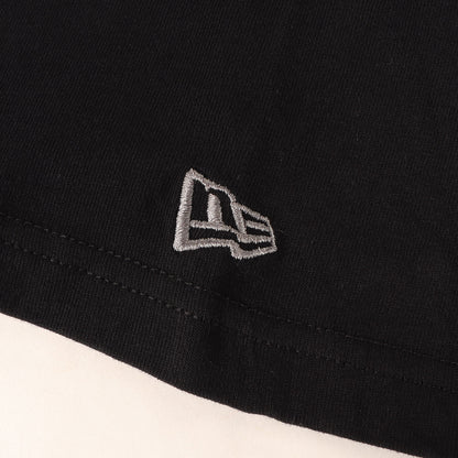 × NEW ERA ロゴパッチ 刺繍 Tシャツ (logo tee) / POUR HOMME