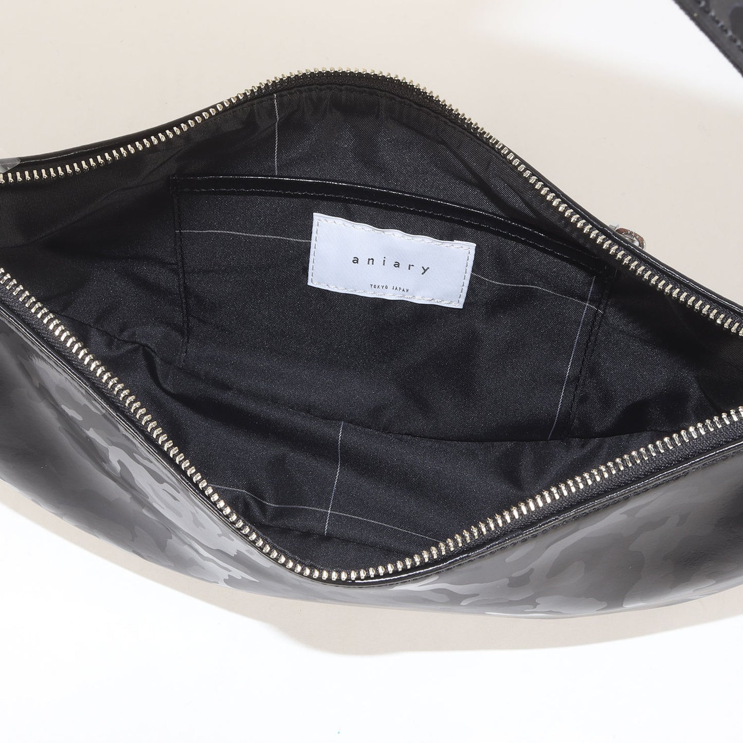 現行モデル シーフィルム レザー ショルダー バッグ / MADE IN JAPAN