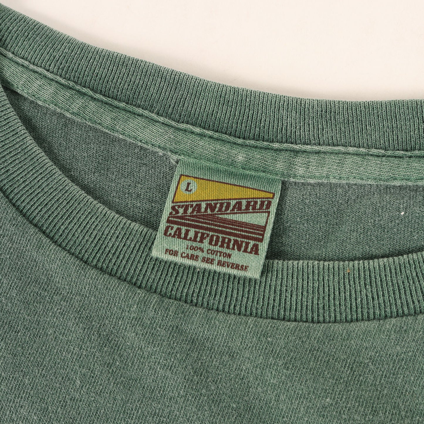 ピグメント ウォッシュ加工 ワンポイント ロゴ 刺繍 Tシャツ (SD NEW BOHEMIA SIGN LOGO T)