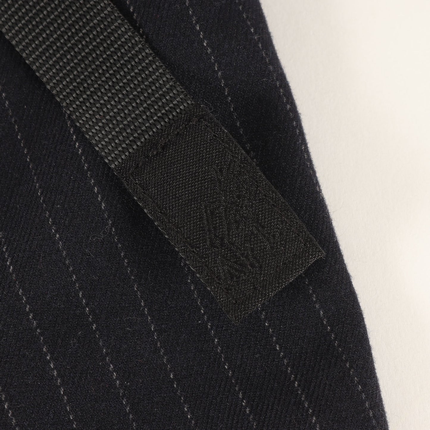 ベルテッド ストライプ ツータック ストレッチ テーパード クライミング パンツ