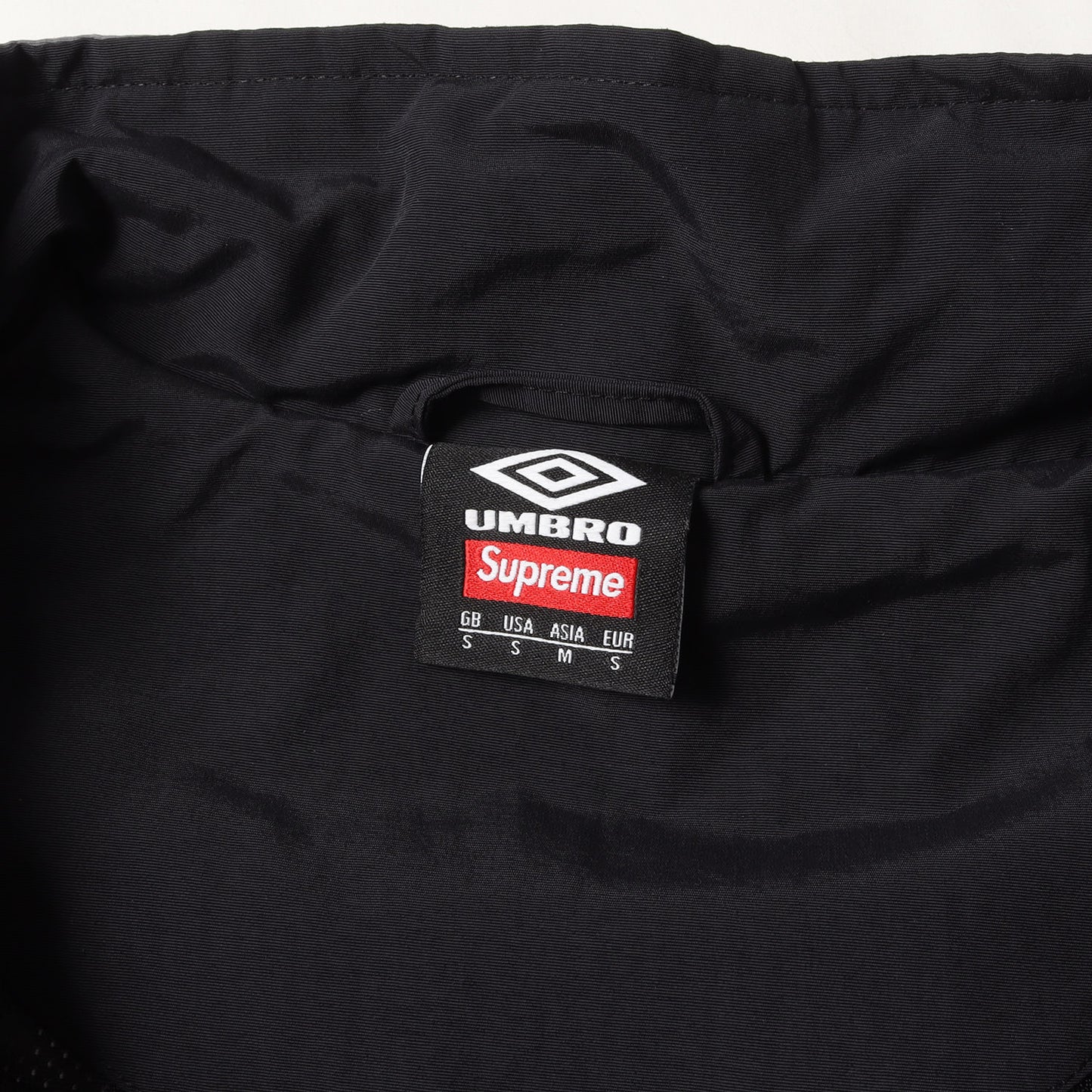 23AW × UMBRO ジップアップ ナイロン トラックジャケット (Track Jacket)
