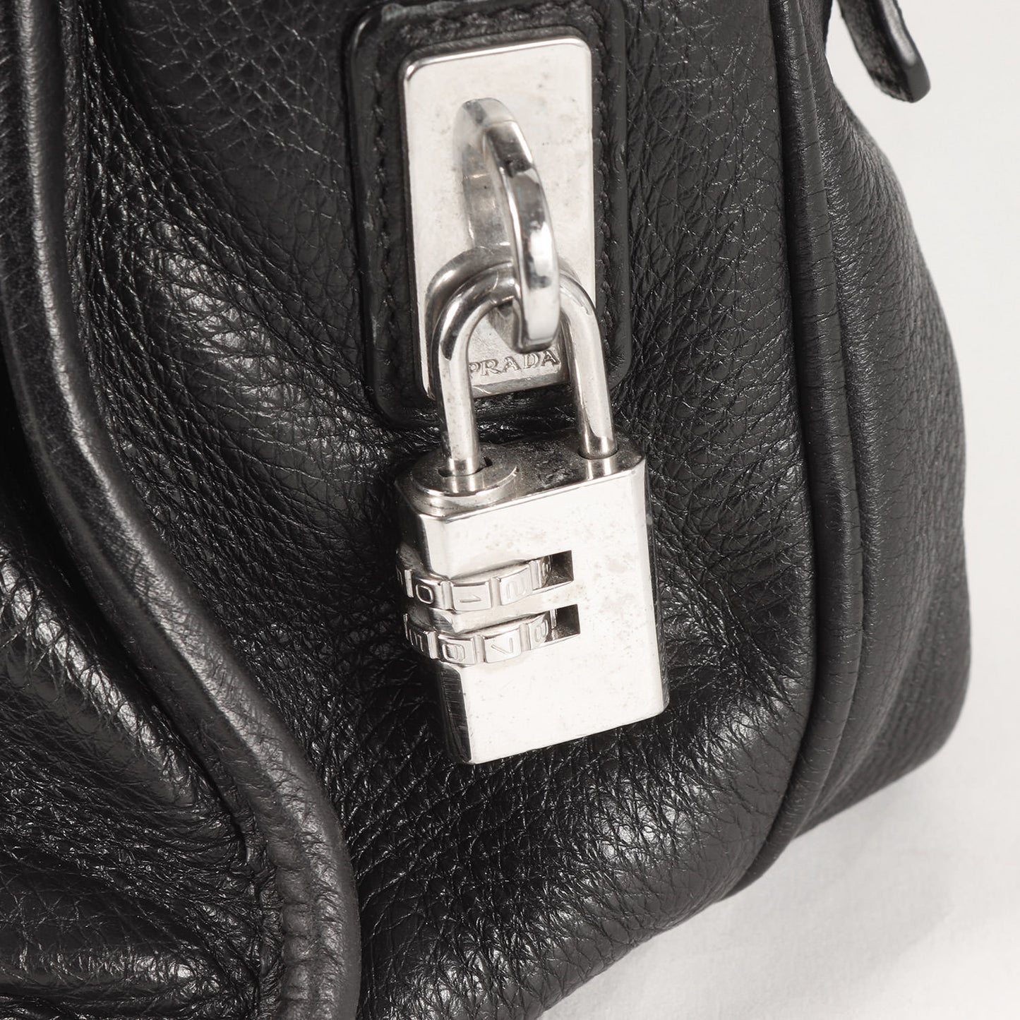 トライアングルロゴプレート ヴィッテロダイノレザー ブリーフケース