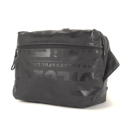 ロゴ 総柄 クロスボディ ショルダー バッグ (X-BOLD CROSS BODYBAG)