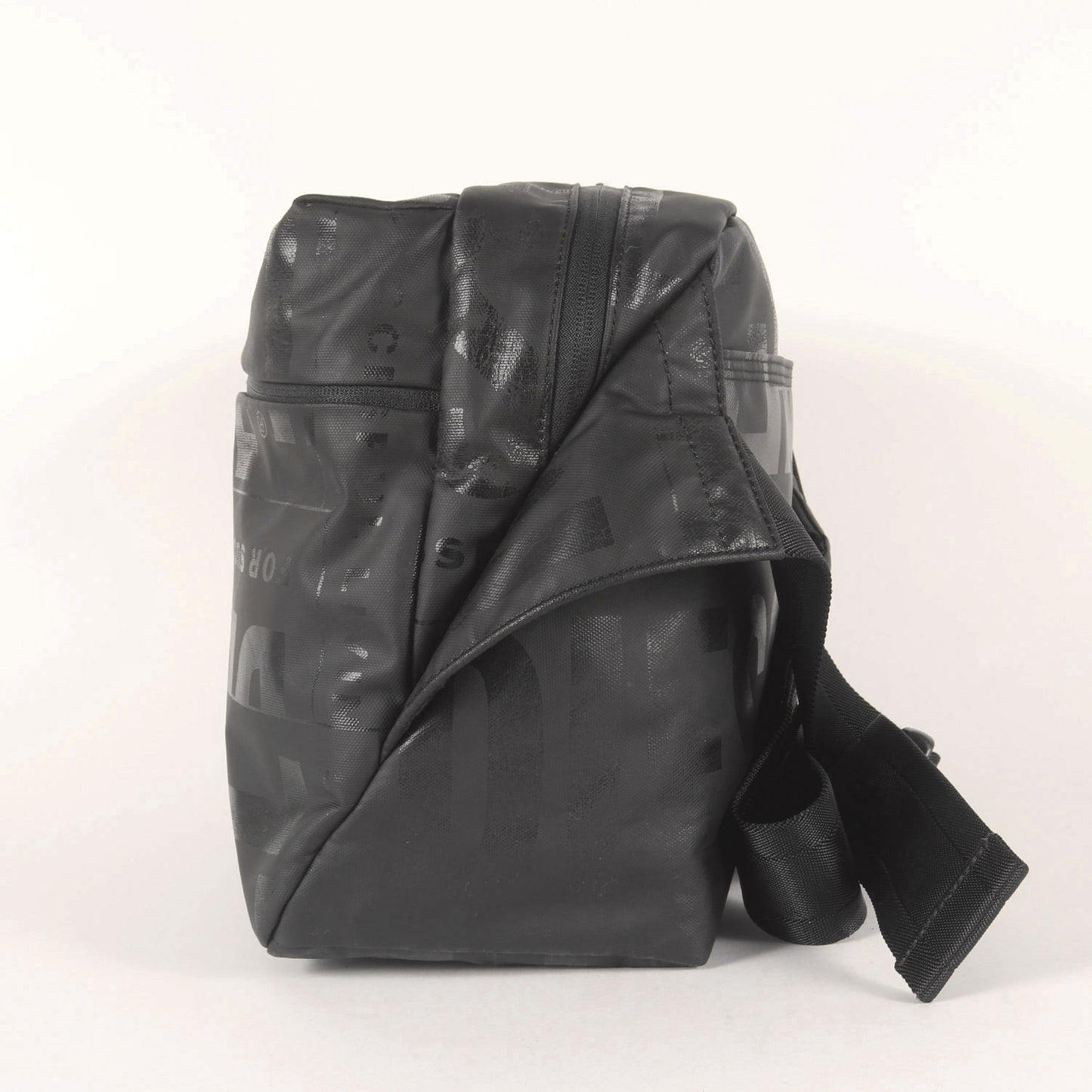 ロゴ 総柄 クロスボディ ショルダー バッグ (X-BOLD CROSS BODYBAG)