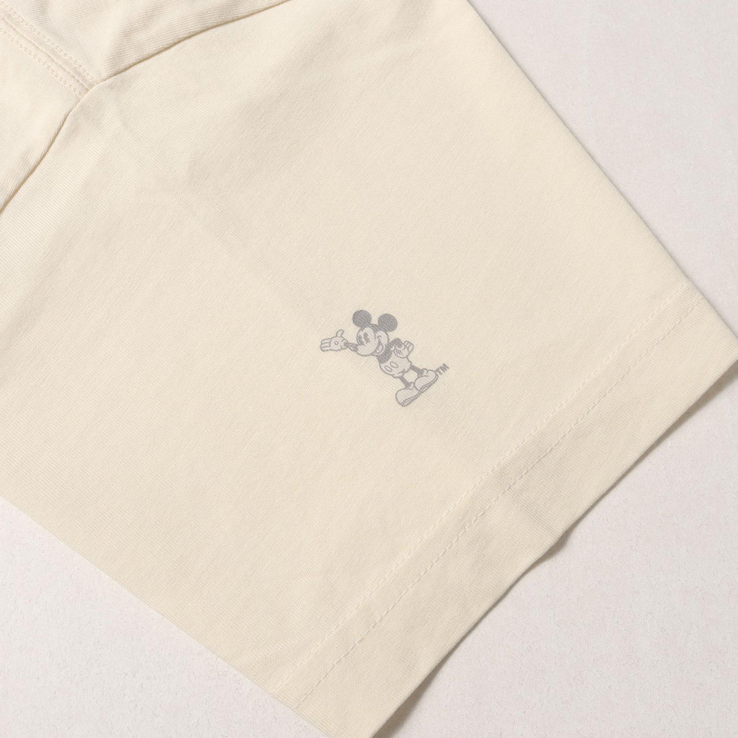 23AW × Disney グラフィック ロゴ Tシャツ(Mickey & Friends Pluto Tee)