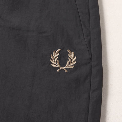 25AW × BEAMS 別注 ナイロン シェル パンツ (FRED PERRY SHELL PANTS)