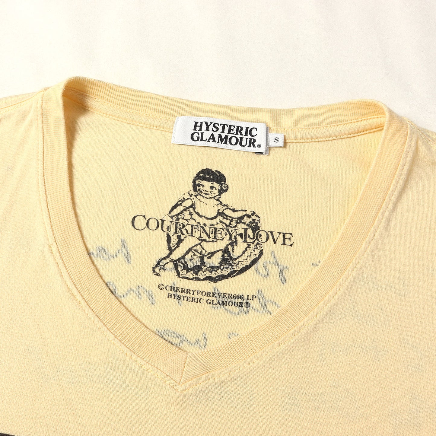 × COURTNEY LOVE フォトグラフィック Vネック Tシャツ