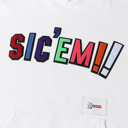 21AW × WTAPS SIC'EM!!ロゴ スウェット パーカー (Sic'em! Hooded Sweatshirt)