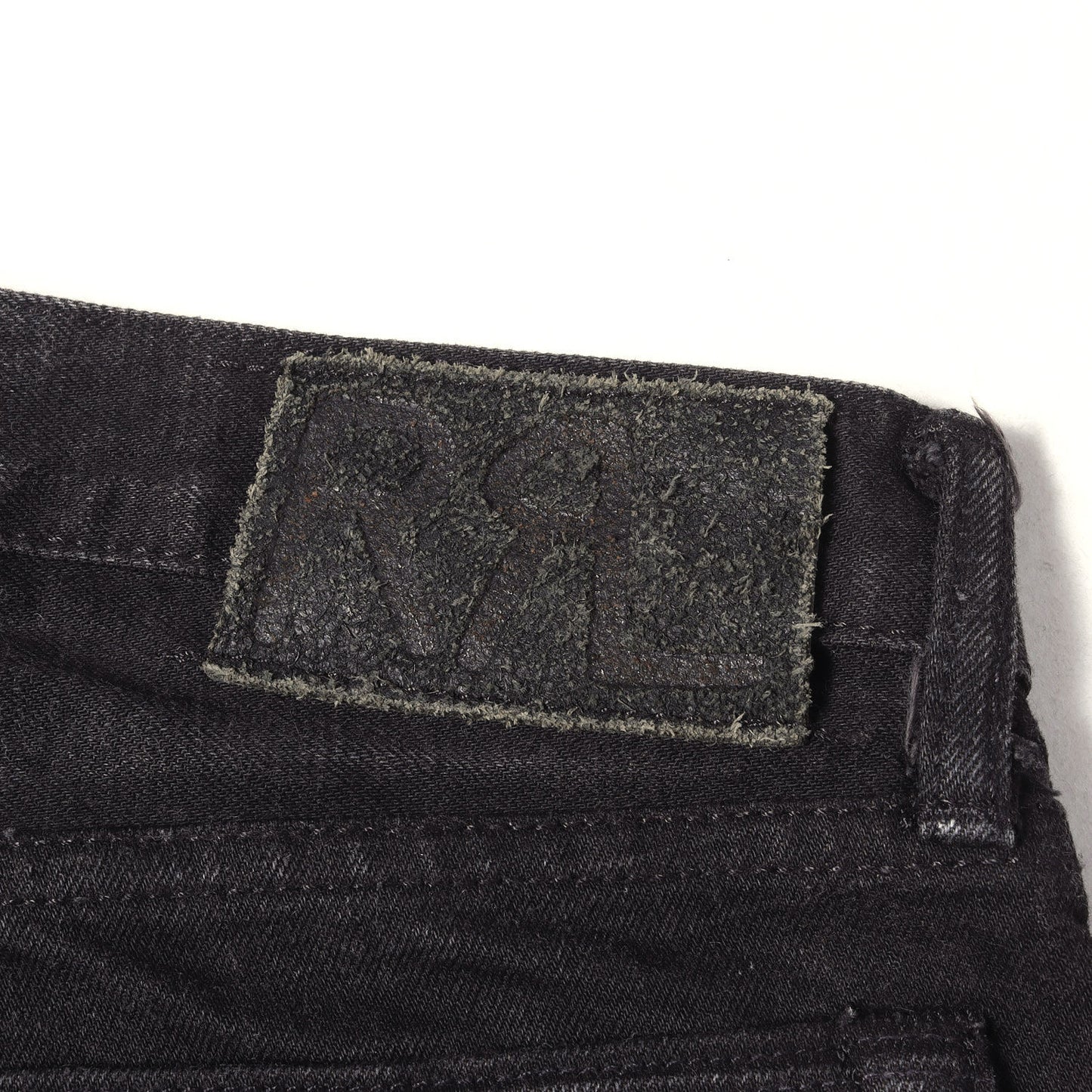 スリムフィット ブラックデニム パンツ (NEW BLACK ON BLACK SLIM FIT JEANS) / MADE IN USA