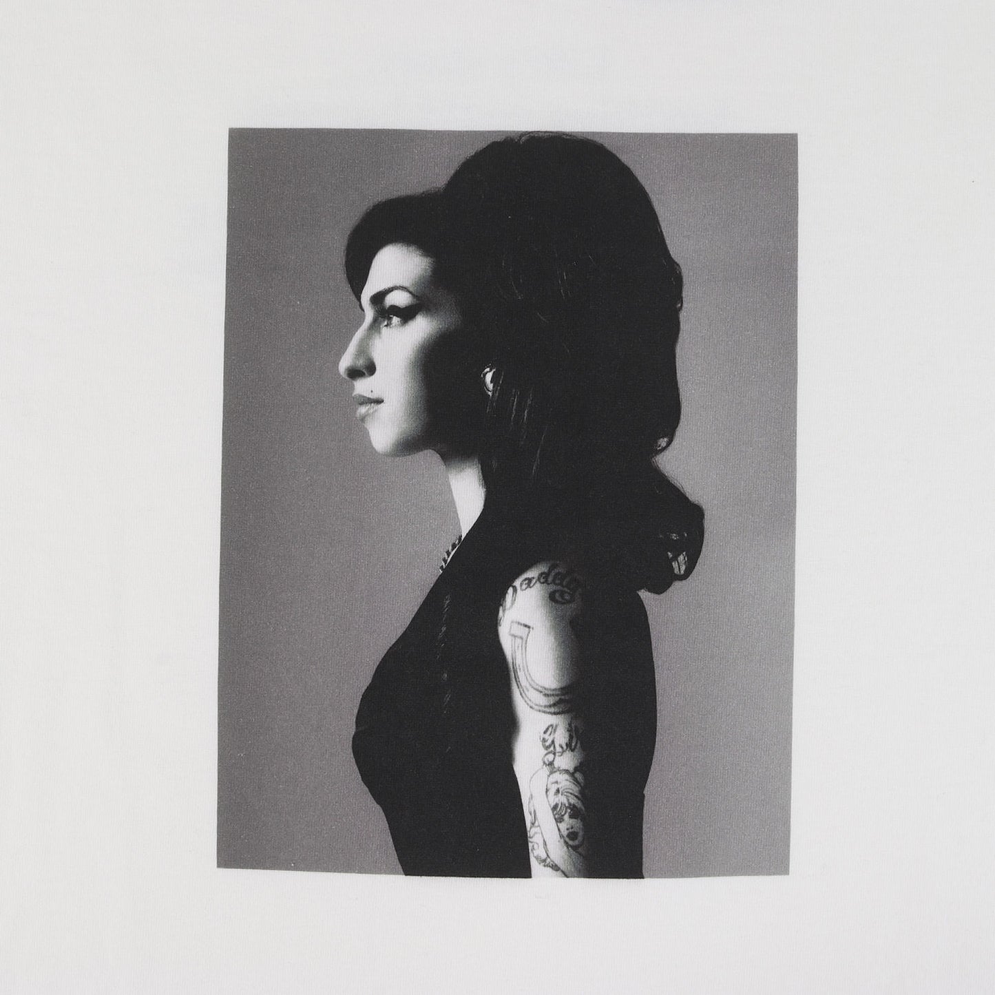 26SS × Amy Winehouse フォトグラフィック Tシャツ (Amy Winehouse Profile Photo S/S Tee)