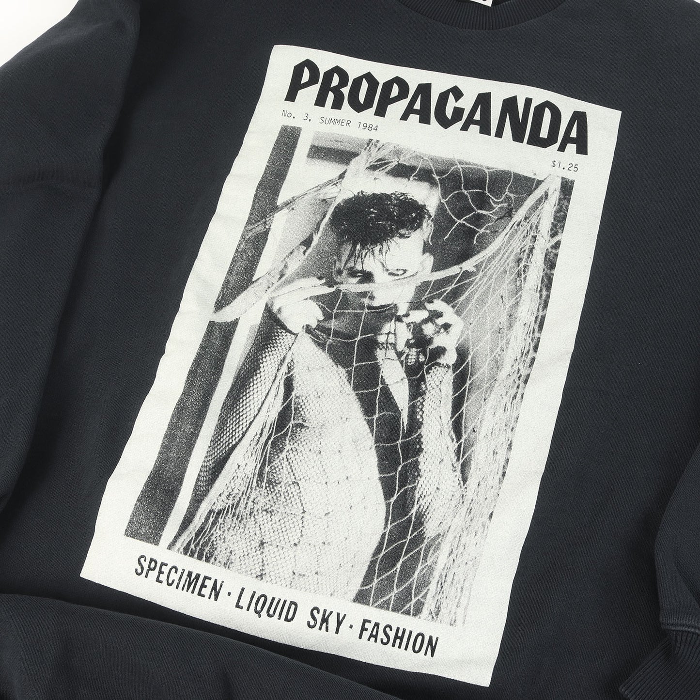 マガジン プリント スウェット シャツ (Magazine print sweatshirt)