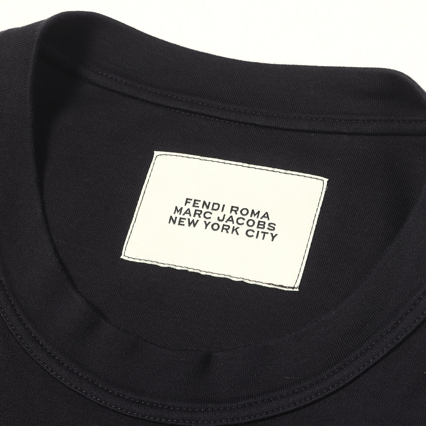 23AW × MARC JACOBS THE BAGUETTE オーバーサイズ ポケット Tシャツ
