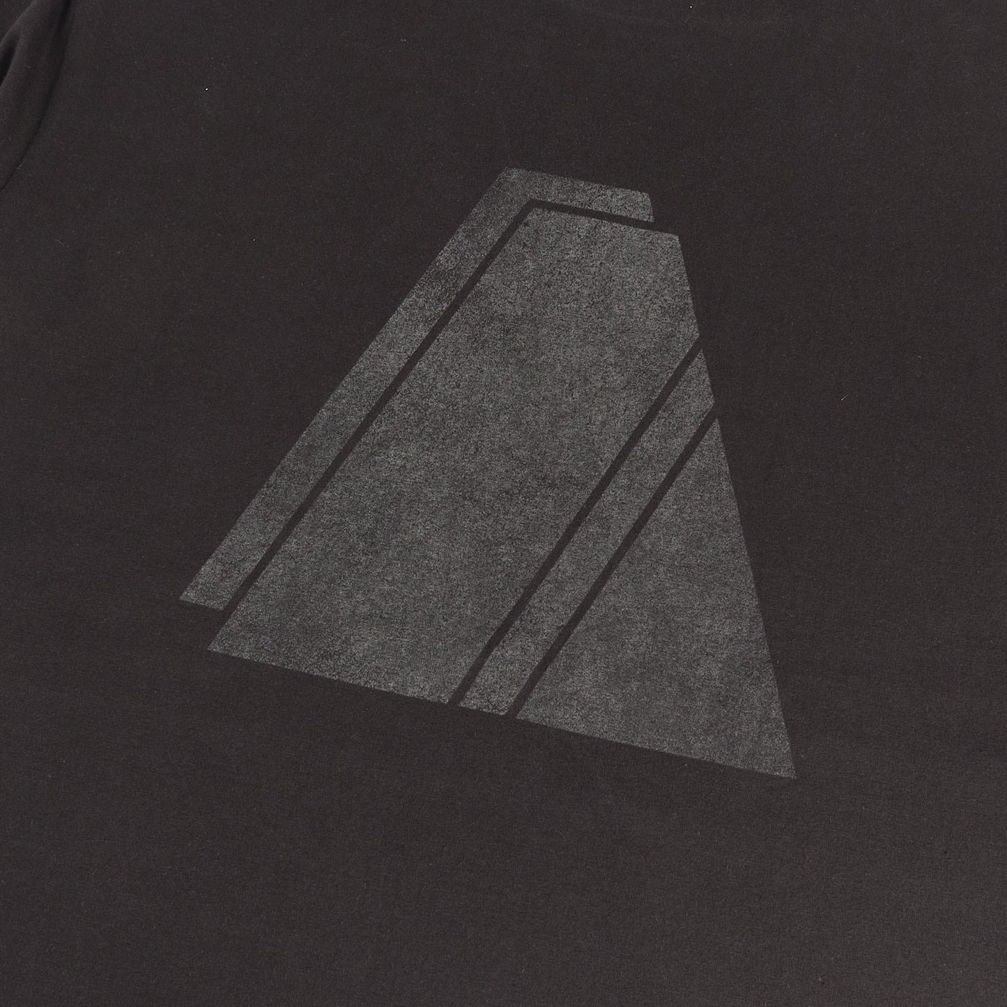 25SS バッググラフィック Tシャツ (PRINT TEE LAYERED PYRAMID 40/2 ORGANIC COTTON KNIT)