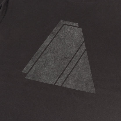 25SS バッググラフィック Tシャツ (PRINT TEE LAYERED PYRAMID 40/2 ORGANIC COTTON KNIT)