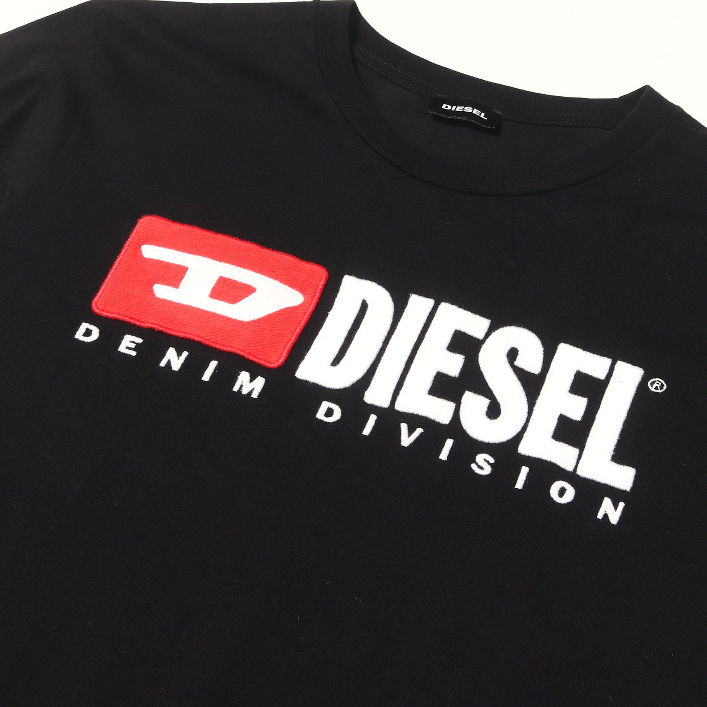 ロゴ アップリケ Tシャツ