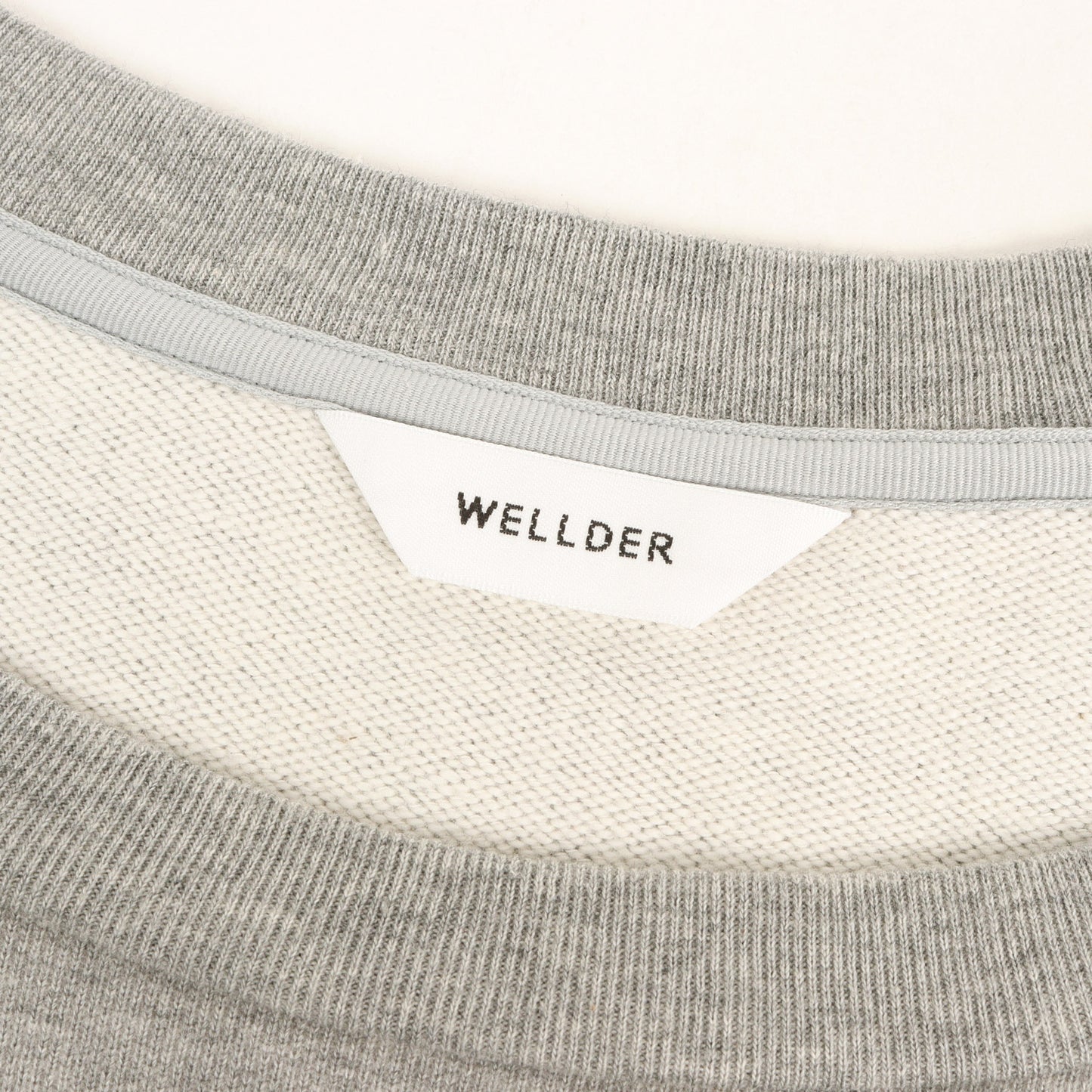 20SS バックダーツ スウェット トレーナー (Flutter Tail Buck Side Tucked Crewneck)