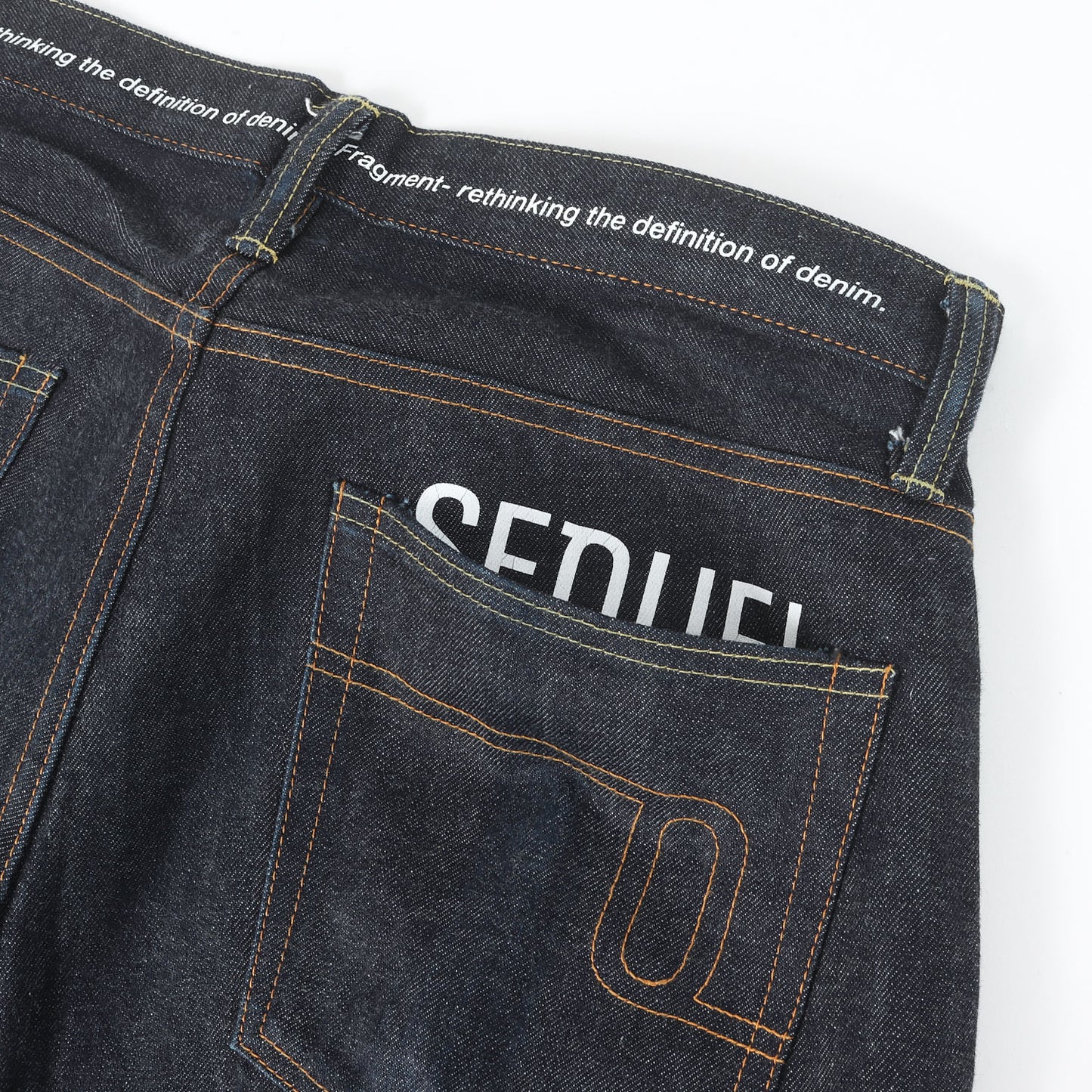 × fragment design テーパード リジッド デニムパンツ