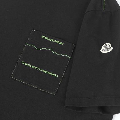 23AW × fragment design グラフィックロゴ ポケット Tシャツ (T-SHIRT SS)