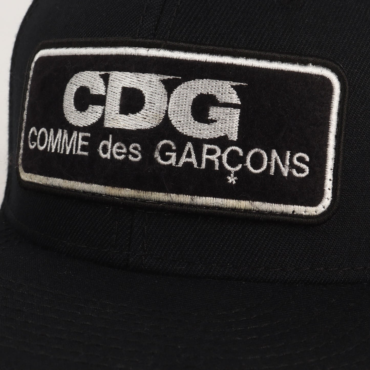 エンブレム刺繍 ベースボール キャップ (CDG CAP / CDG COMME des GARÇONS EMBLEM)