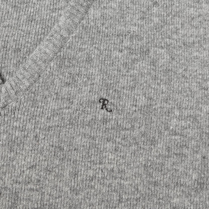 ワンポイント Rロゴ刺繍 Vネック メリノウール ニットベスト