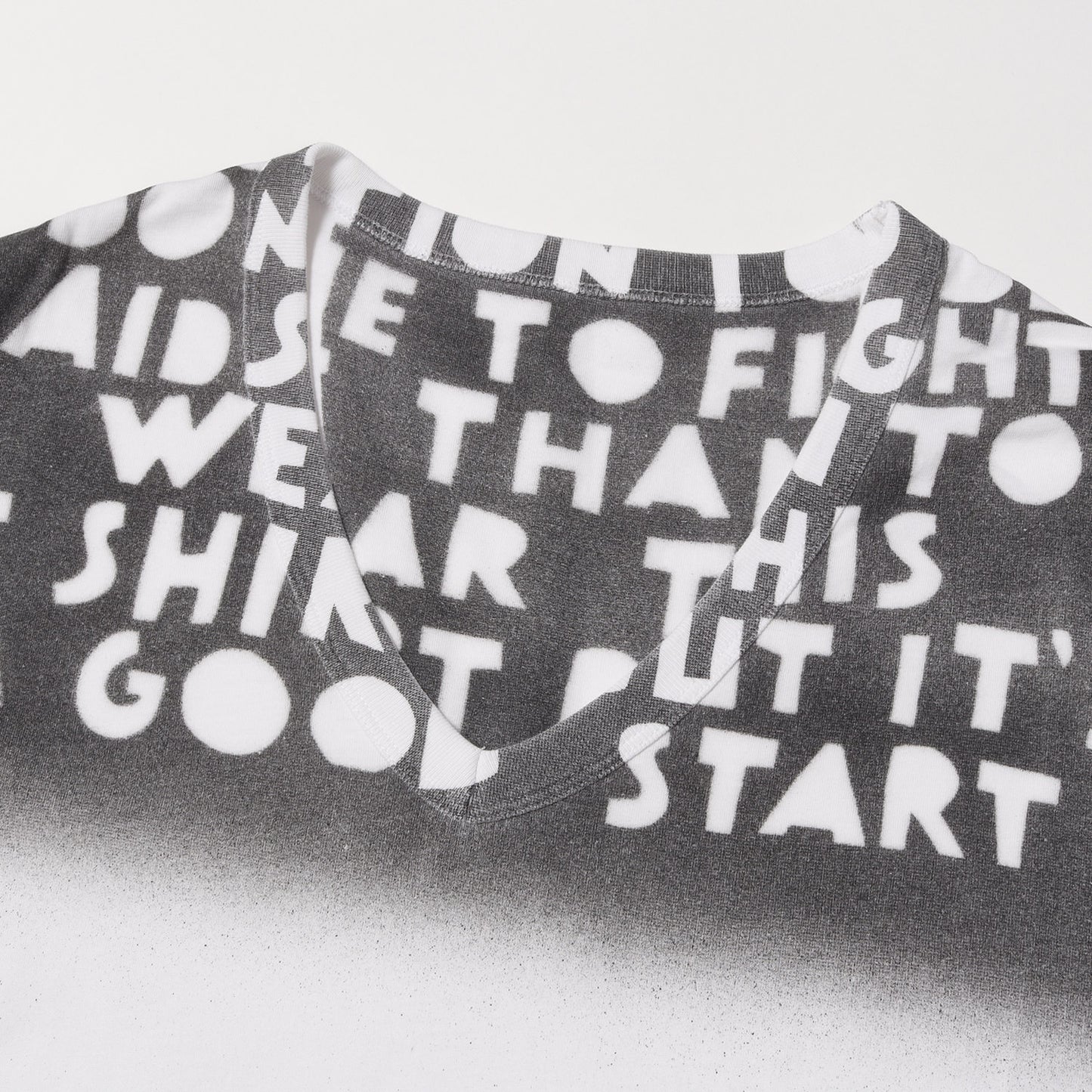 ディープVネック エイズTシャツ (AIDS Charity T-Shirt)