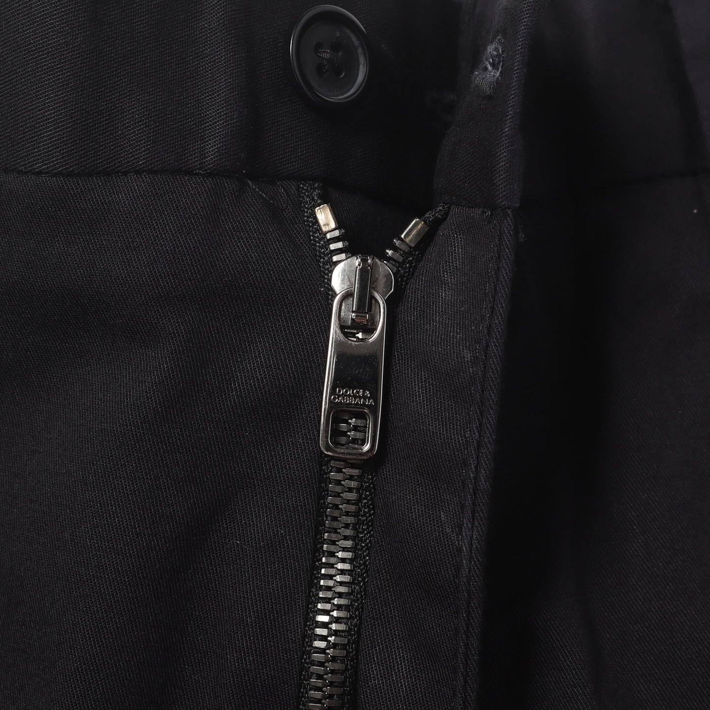フロントロゴバンド ストレッチ テーパード パンツ (Slim-Fit Stretch-Cotton Trousers with Logo Tape)
