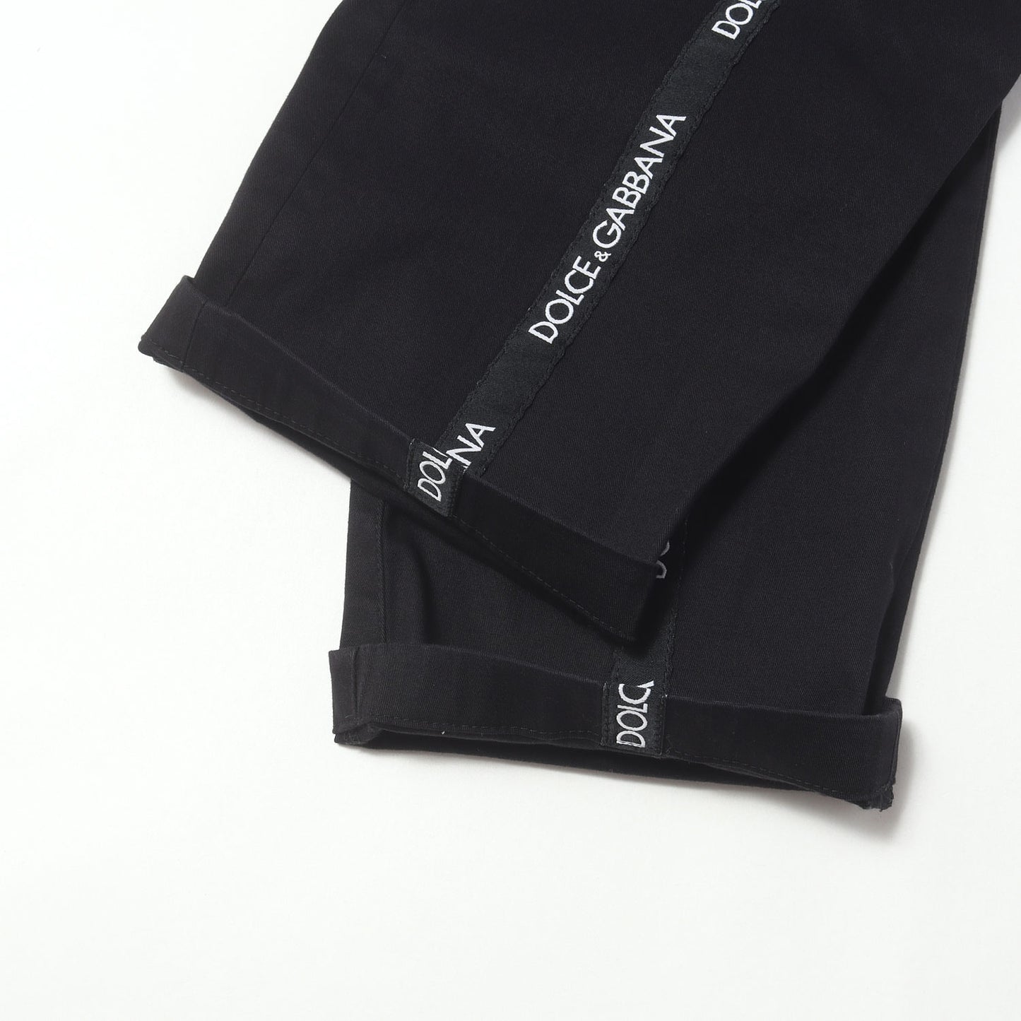 フロントロゴバンド ストレッチ テーパード パンツ (Slim-Fit Stretch-Cotton Trousers with Logo Tape)