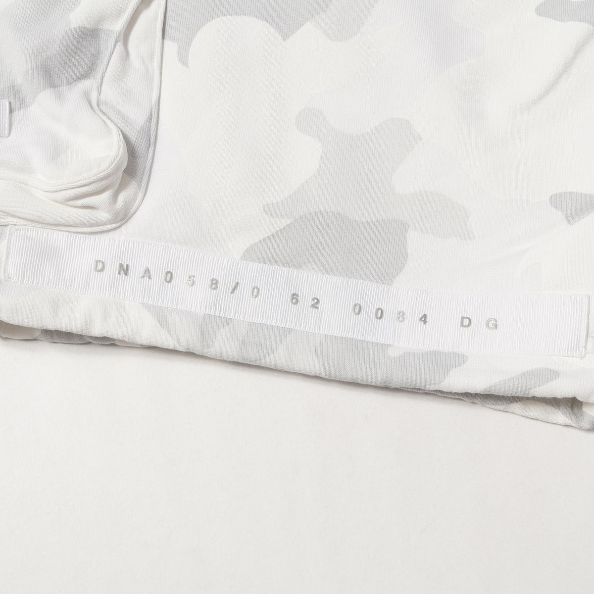 22SS ツータック カモ カーゴ ショート パンツ (Jersey jogging shorts with logo tag)