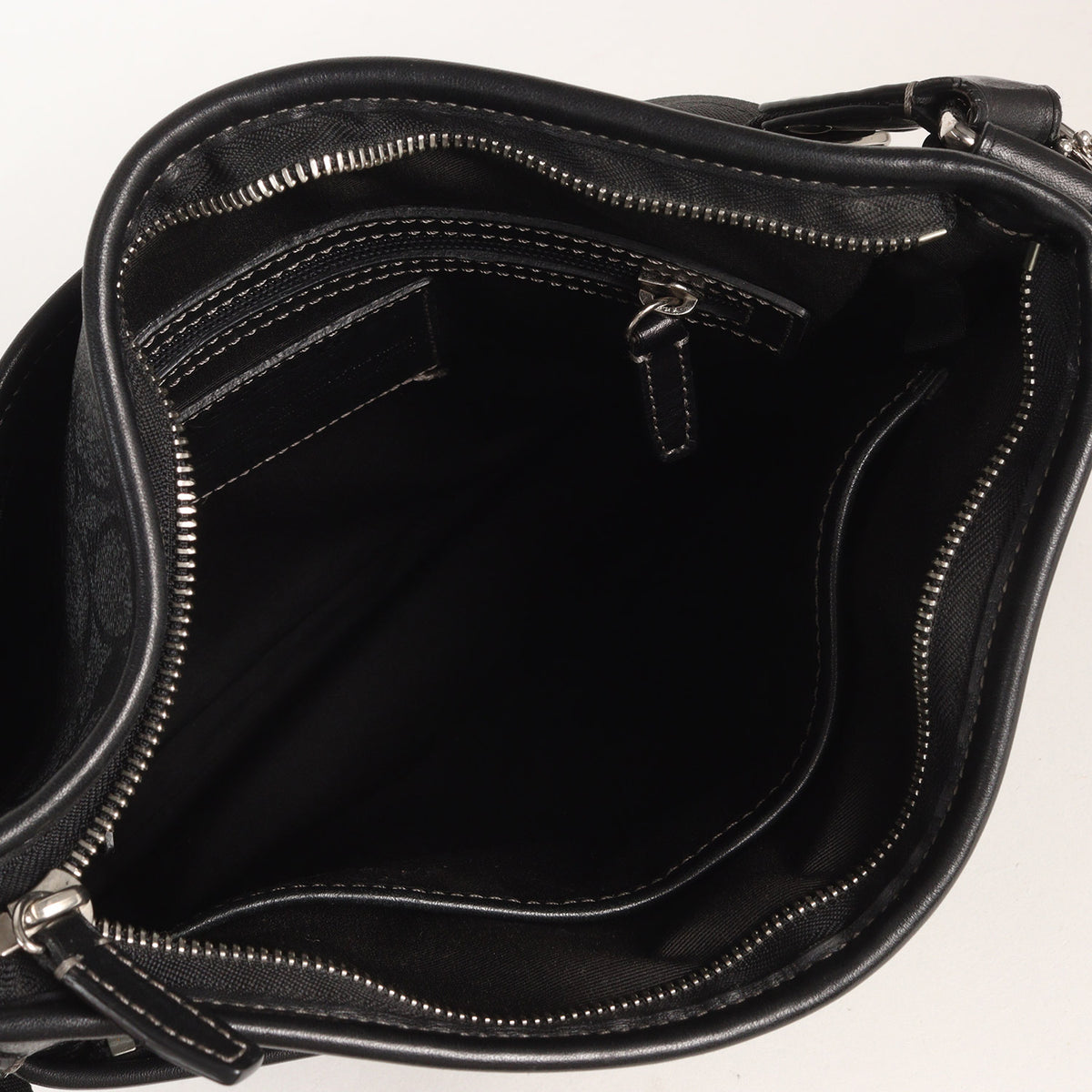 シグネチャー PVCキャンバス ショルダーバッグ (Mini Signature Heritage Stripe Map Bag)