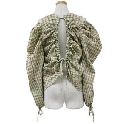 シャツ ブラウス プルオーバー クルーネック ボリュームスリーブ 長袖 変形 バックオープン 肩開き ギンガムチェック ポリエステル コットン 綿 ポリウレタン 23春夏 240318