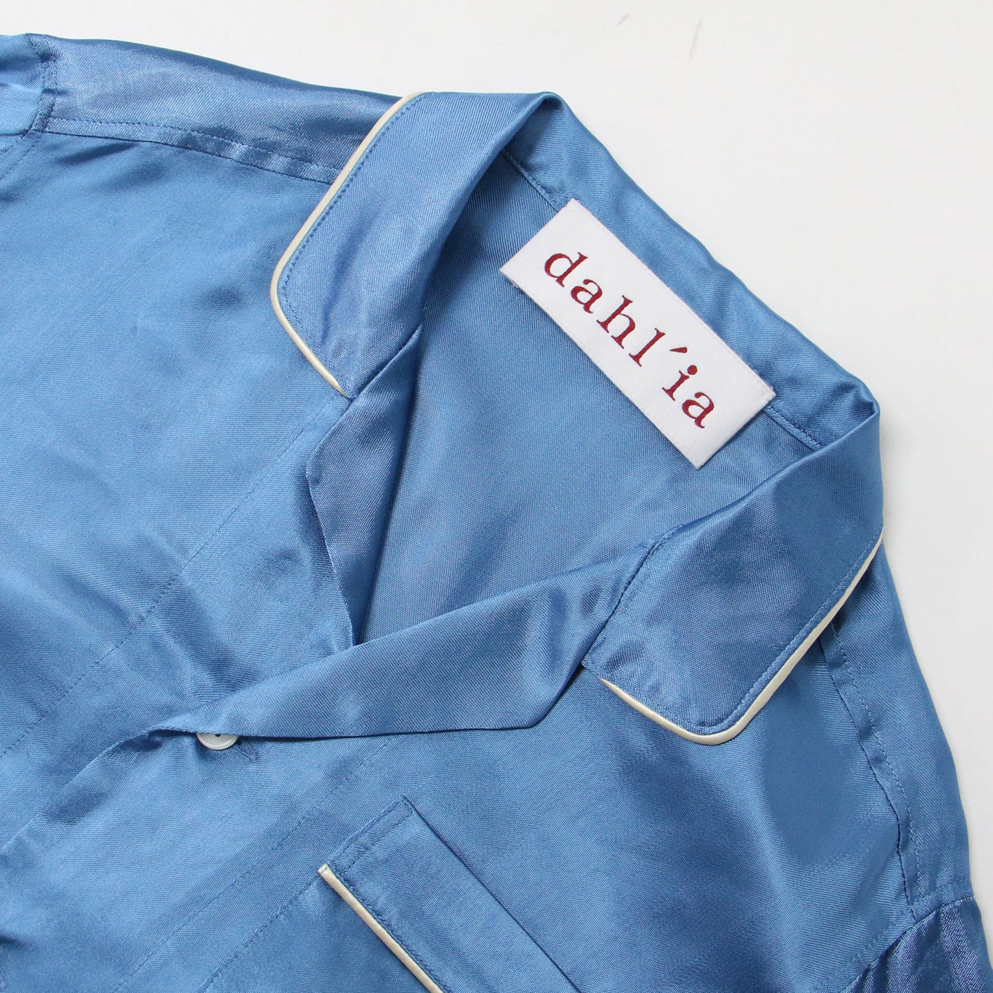 シャツ ブラウス パジャマシャツ オープンカラー ワイドスリーブ 長袖 ボタン 光沢 サテン レーヨン 24春夏 240419