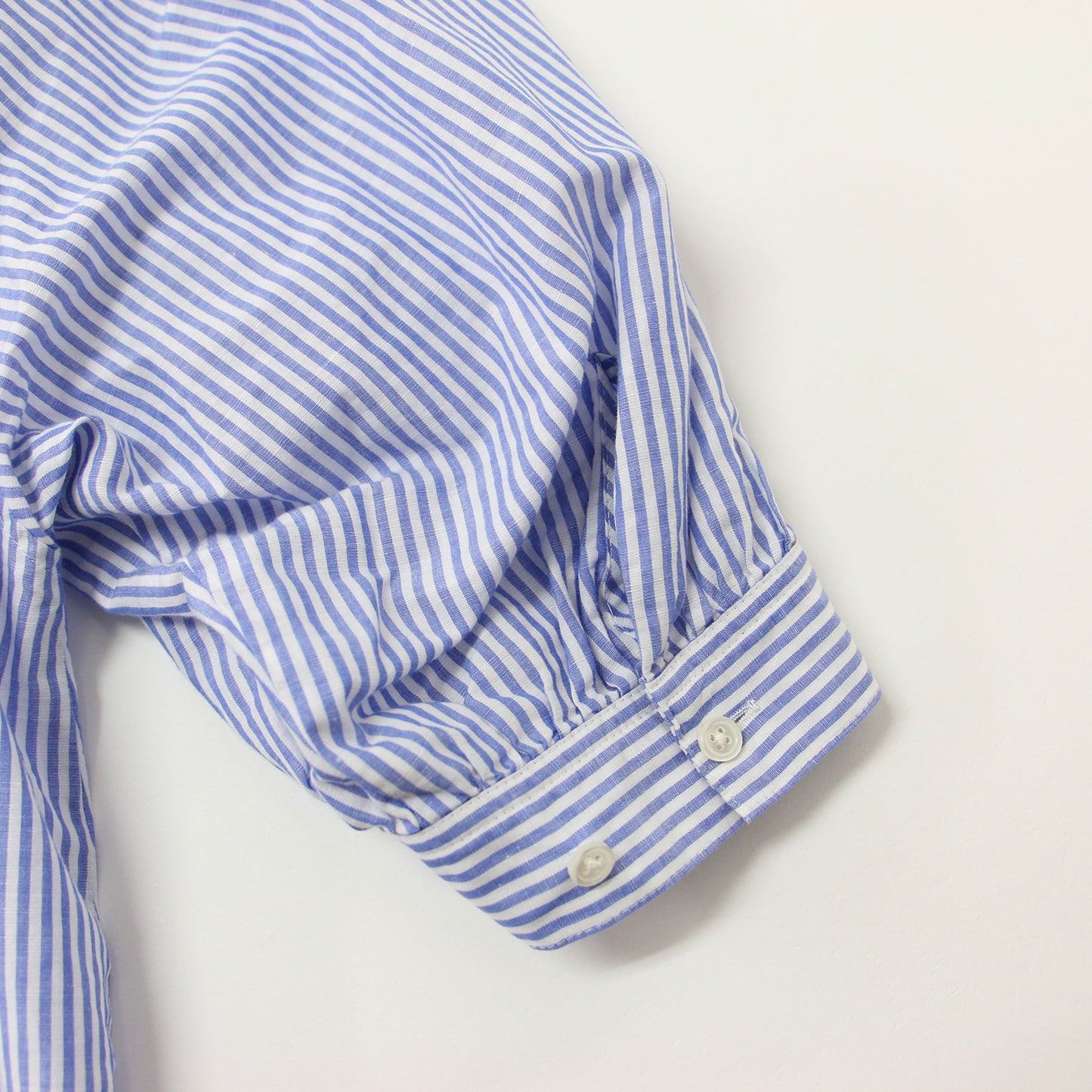 ストライプ コットンリネン 5分袖 ギャザー ブラウス / ボリュームスリーブ シャツ 240904