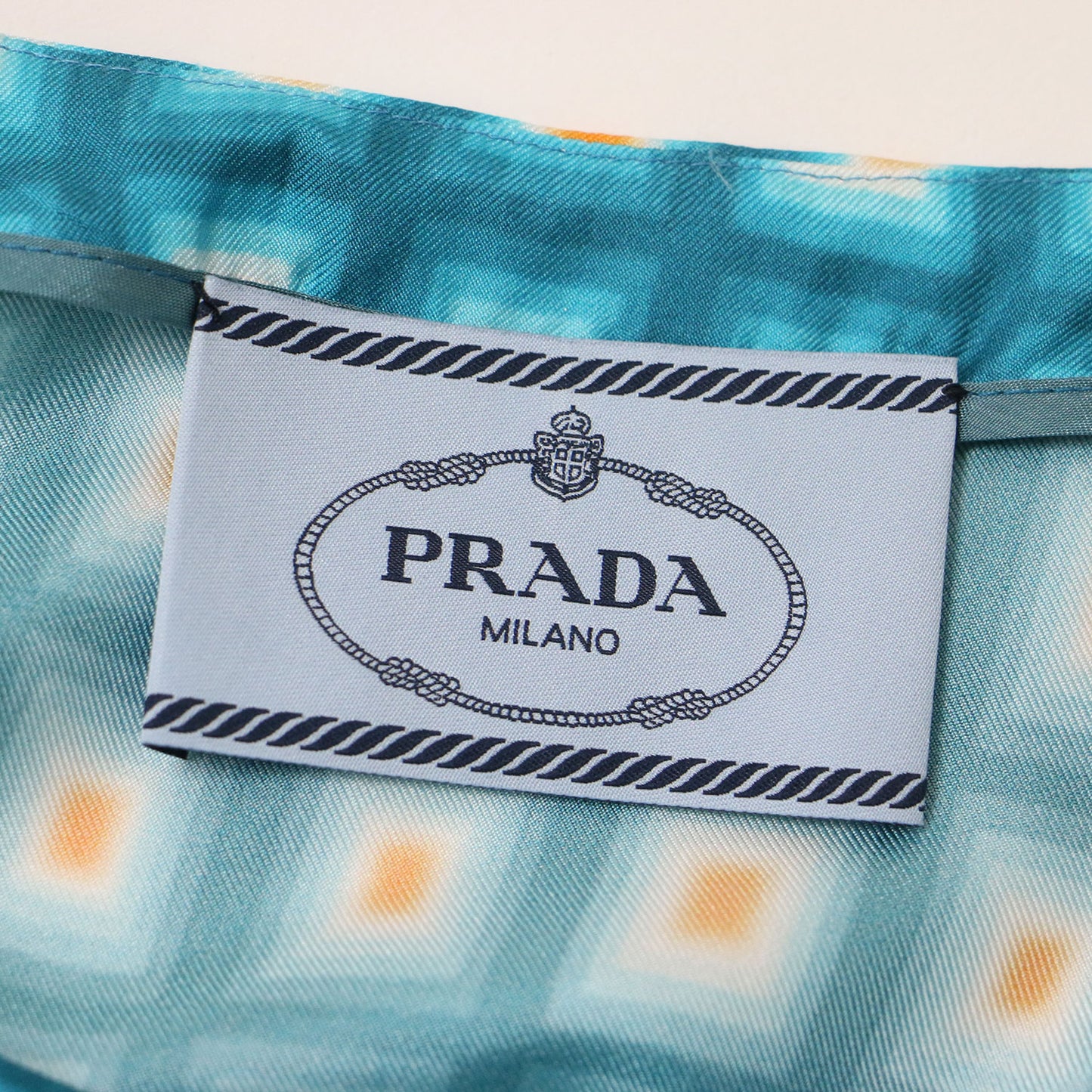 スクエア柄 シルク ミディ ワンピース / 長袖 総柄 ワイドネック ベルト 241104