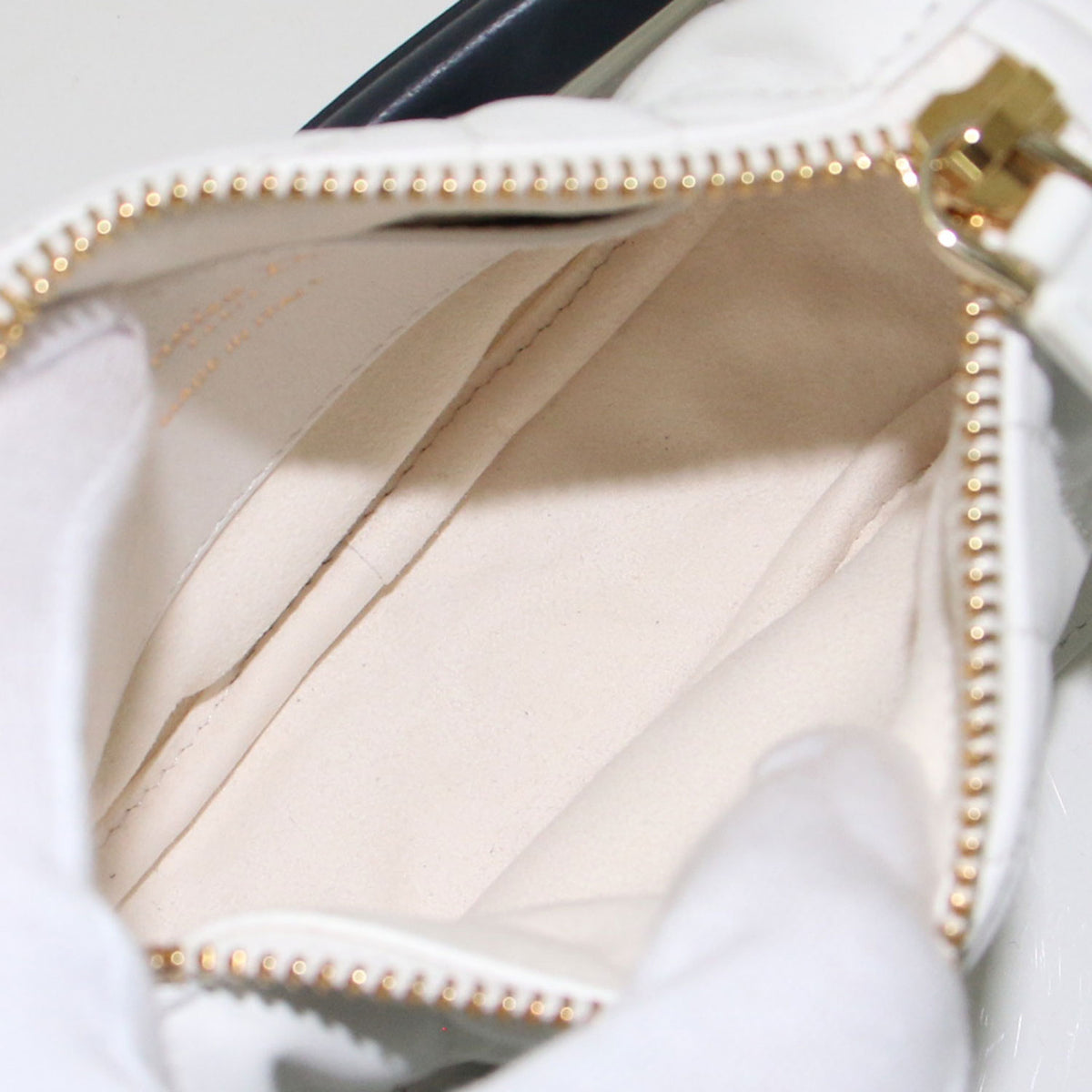 ラムスキン ミニ ショルダーバッグ Vibe Micro Hobo / イタリア製 2WAY ハンドバッグ チェーン ロゴ 肩掛け キルティング
