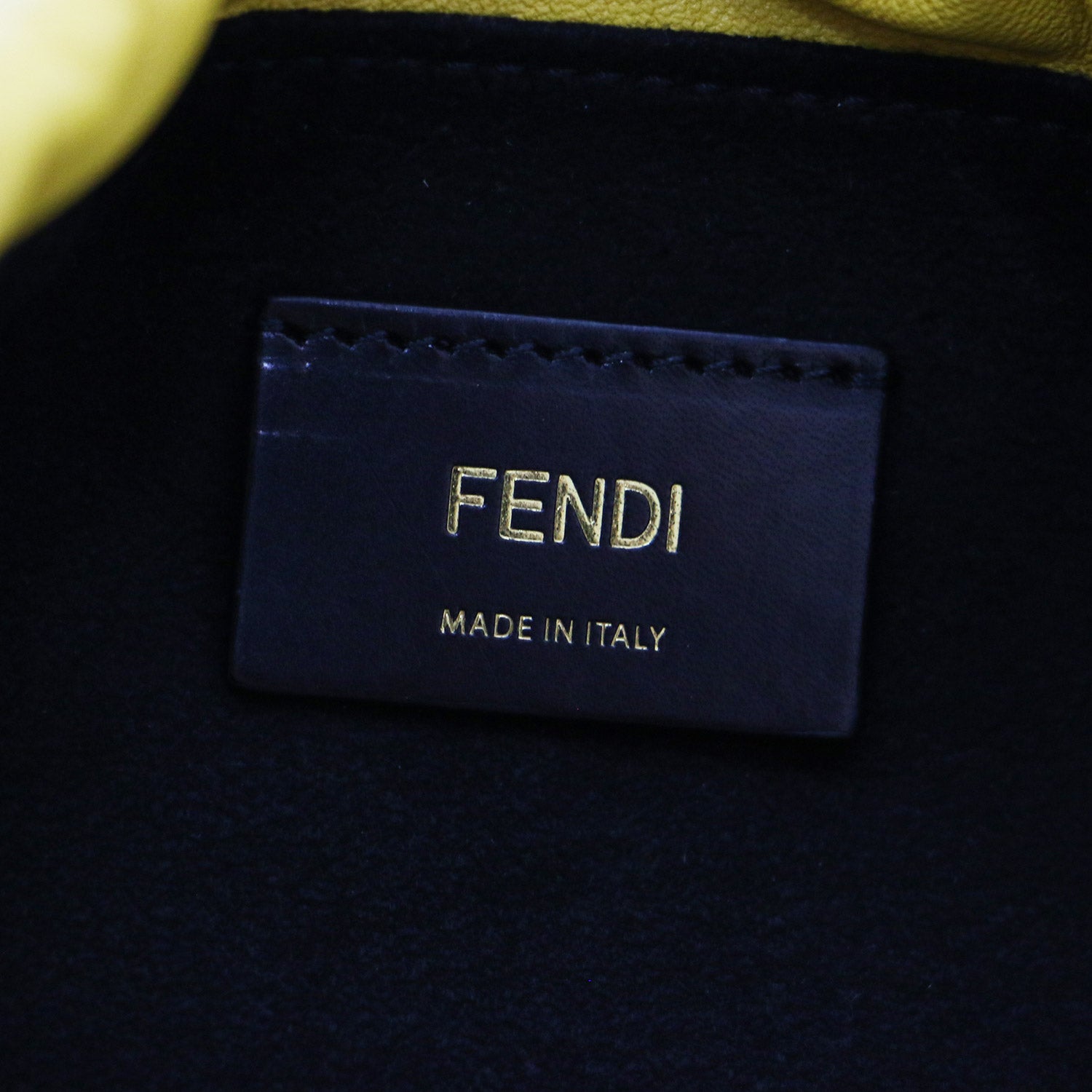 FENDI (フェンディ) スリムクラッチ レザー ショルダーバッグ / ミニ 巾着 パックスリム ロゴ イタリア製 - ブランド古着の通販・買取 |  BEEGLE by Boo-Bee