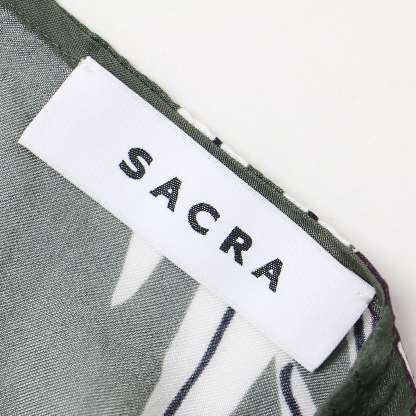 リーフプリント ノースリーブ ブラウス / ボタニカル柄 サテン サイドスリット