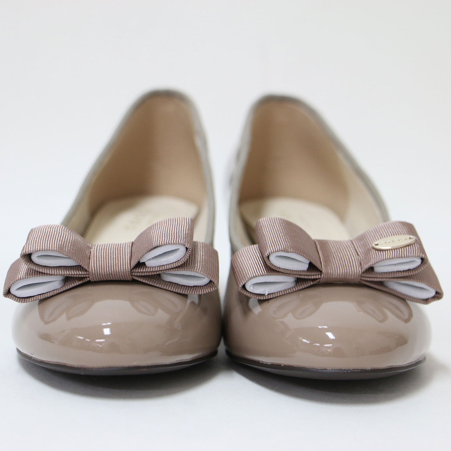 リボン付き エナメル パンプス / ラウンドトゥ ローヒール 合成皮革 MIGNON PUMPS