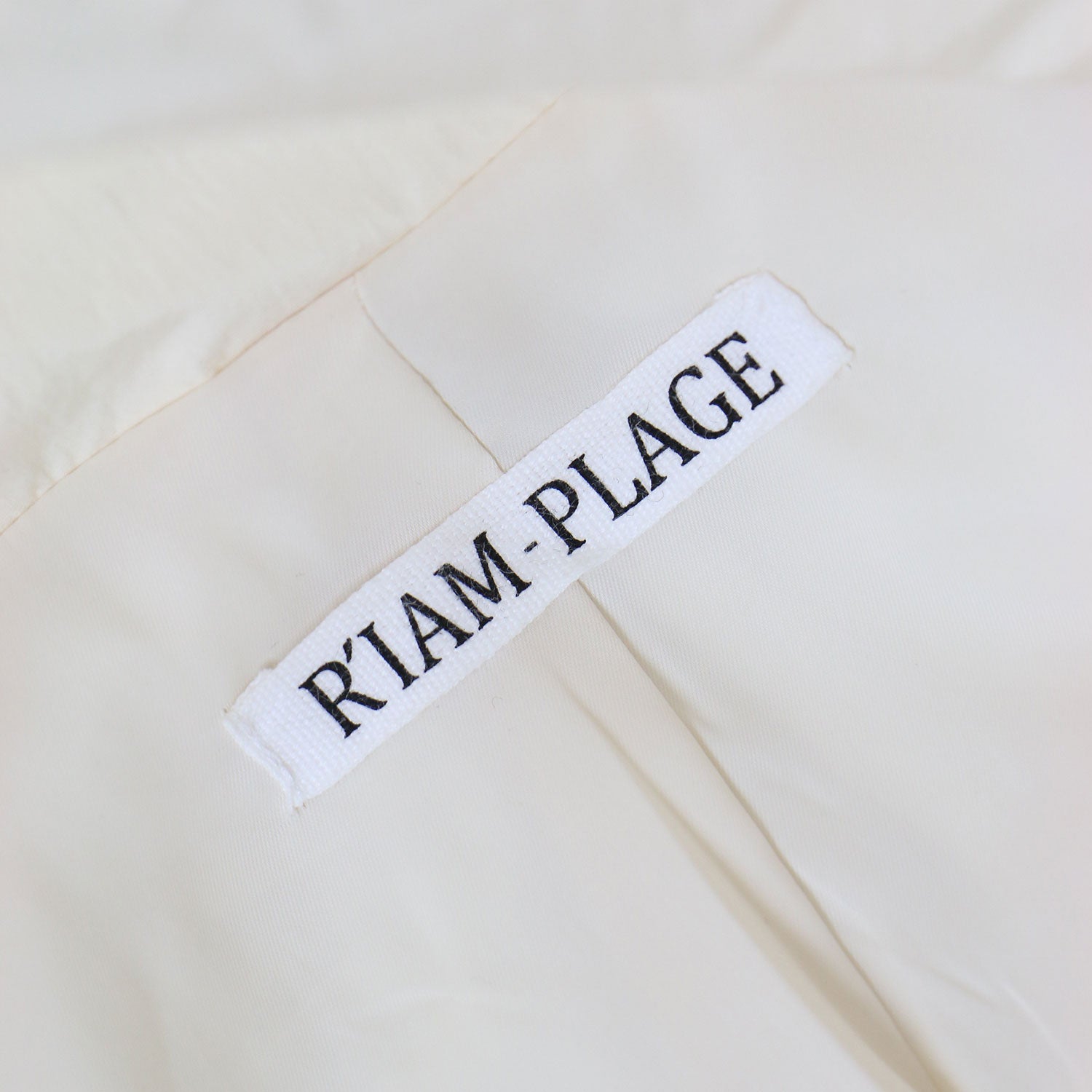 R