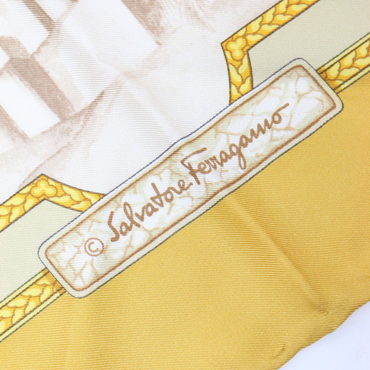 Salvatore Ferragamo スカーフ 約87cm正方形 Salvatore Ferragamo スカーフ 約87cm正方形 Salvatore