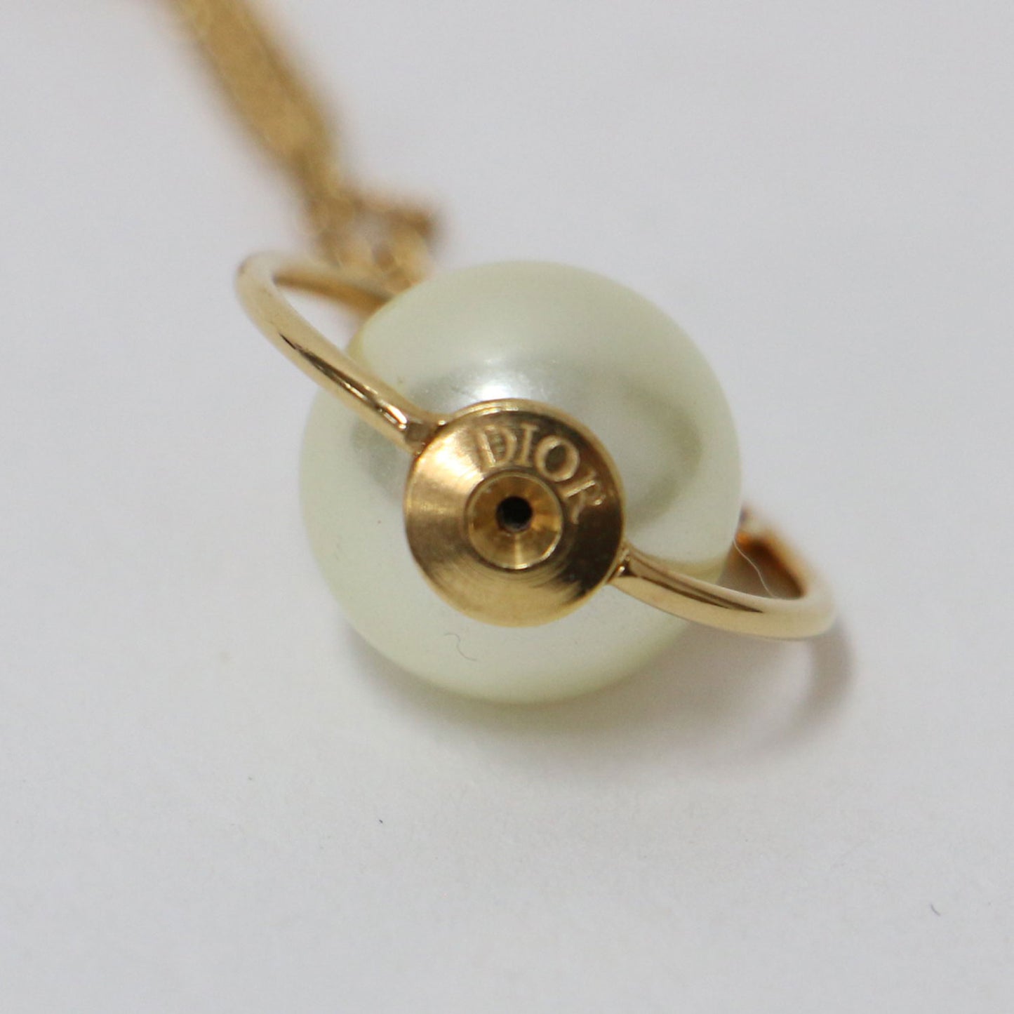 トライバルピアス フェイクパール ピアス / CD ロゴ チェーン 両耳用