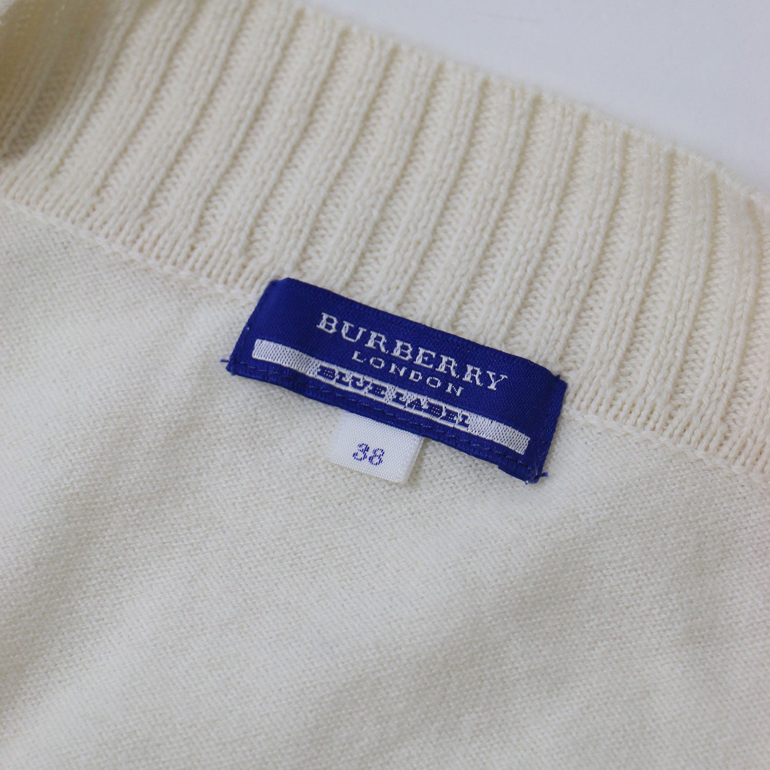 BURBERRY BLUE LABEL (バーバリー ブルーレーベル) Vネック