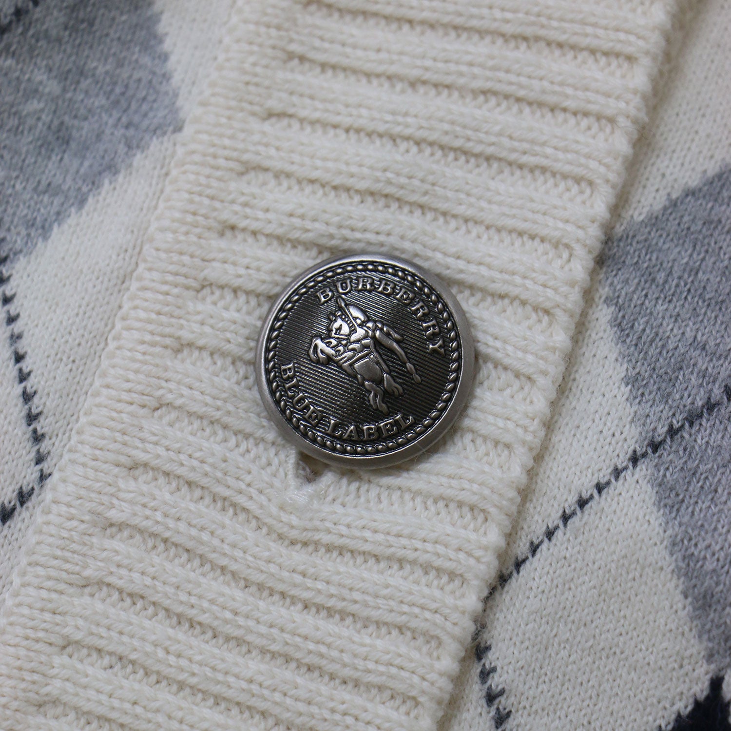 BURBERRY BLUE LABEL (バーバリー ブルーレーベル) Vネック