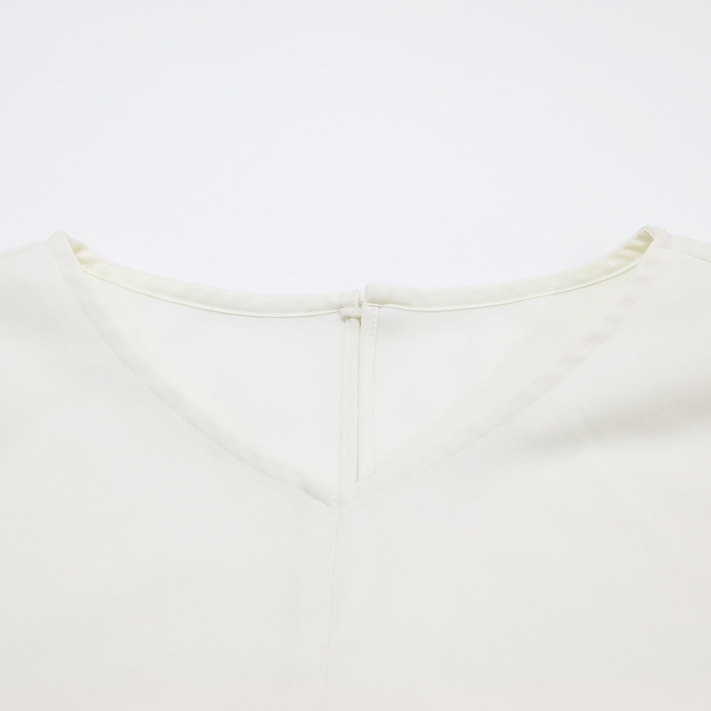 23春夏 ストレッチ ツイル タックスリーブ ブラウス / プルオーバー Vネック 半袖