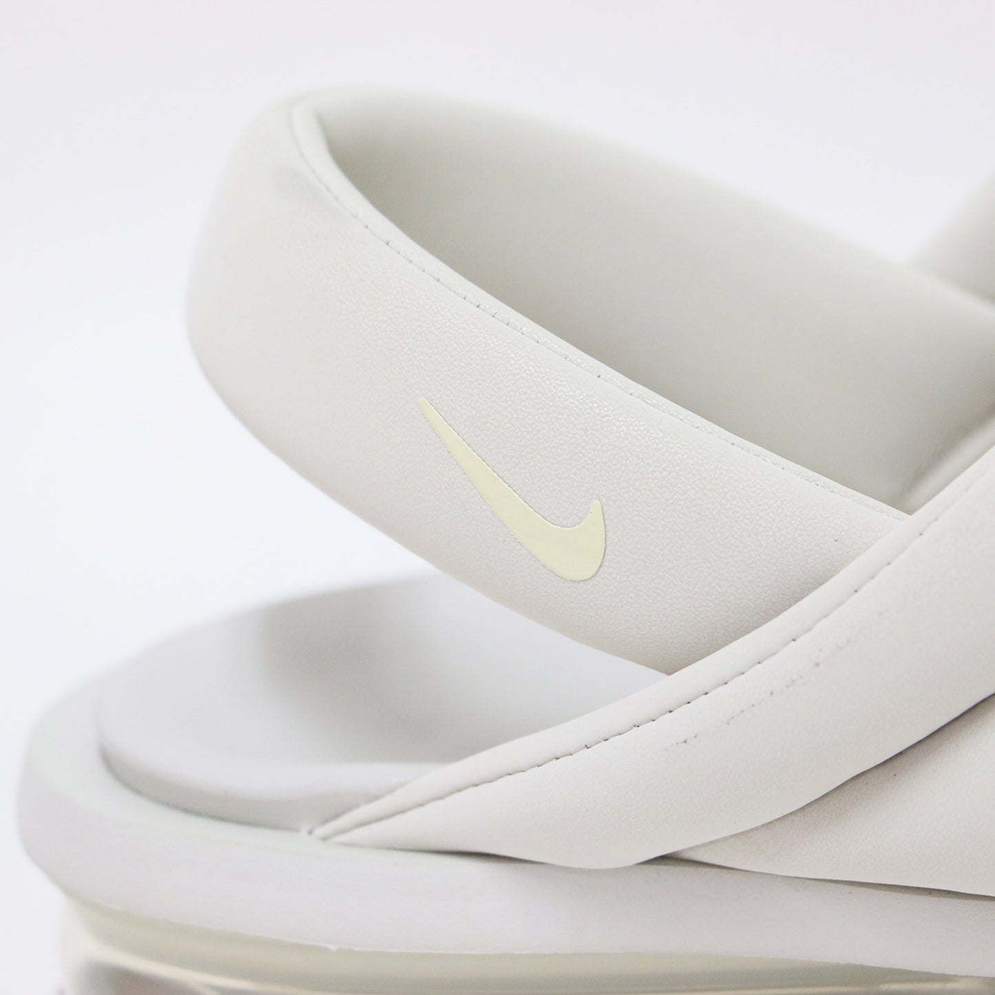 W AIR MAX ISLA SANDAL FJ5929-001 / エアマックス アイラ ボリュームソール クロスベルト サンダル