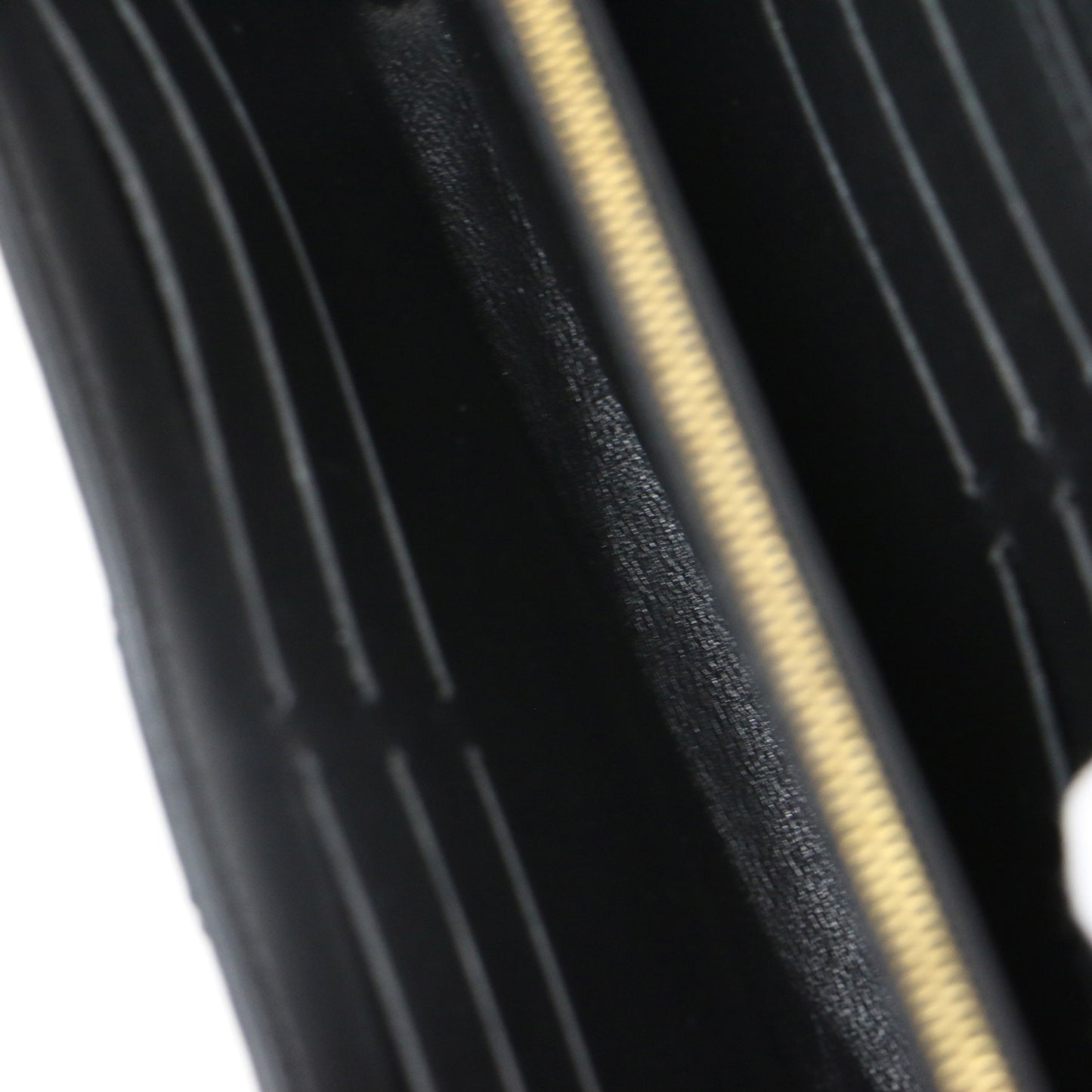 ニューウェーブ ロング ウォレット M63298 / 二つ折り 長財布 ストラップ ロゴ キルティング レザー